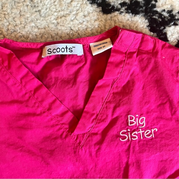 Scoots Brand Hot Pink Embroidered Big Sister Scrub Set Size 3T - Picture 4 of 7